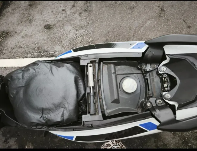 Vendo moto (mulher)