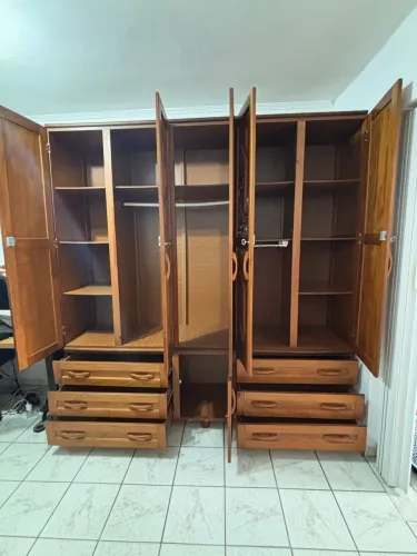 Guarda-Roupa 5 Portas - Espaçoso e Muito Bem Dividido