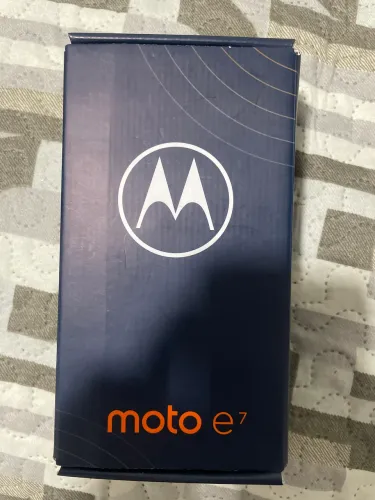 Smartphone moto e 7 novo na caixa