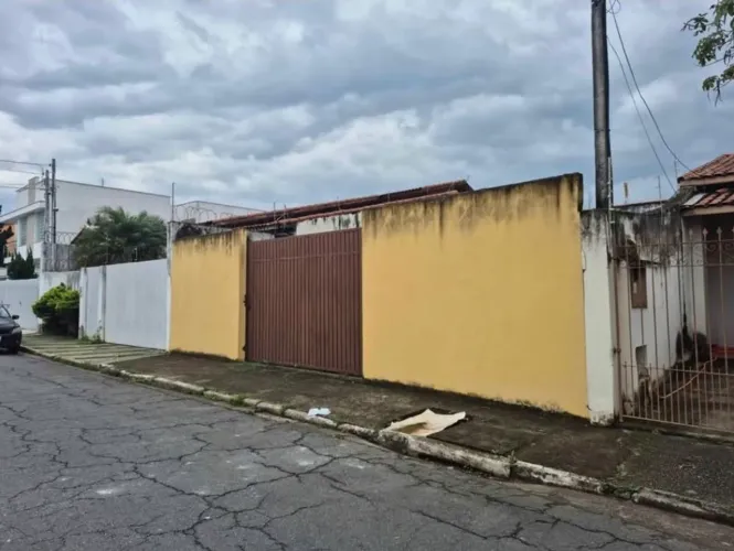 ALUGA SE TERRENO EM APARECIDA.