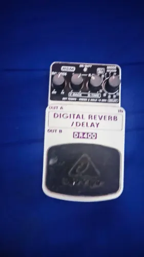 Pedal Reverb delay Behringer