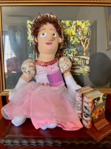 PLUSH DOLL JANE AUSTEN DO MUSEU DE ARTE DE CHICAGO