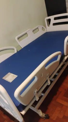 Cama hospitalar elétrica reclinavel