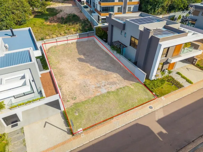 Terreno no Condomínio Rivelare Barigui, próximo ao Parque Barigui, Santo Inácio, Curitiba