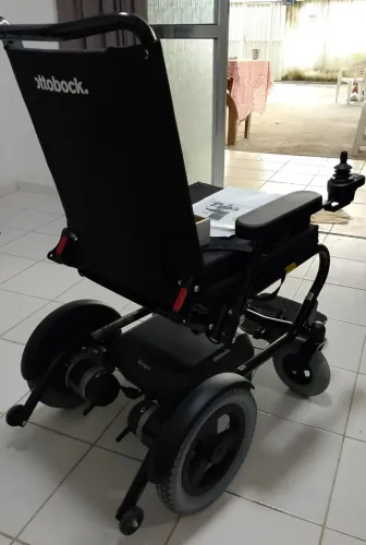 Vendo cadeira de rodas elétrica Ottobock