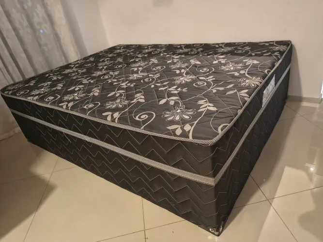 Vendo cama box casal em estado de nova marca Cazdol