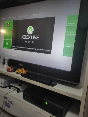 Xbox 360 Desbloqueado com controles e vários jogos originais (aceito trocas)