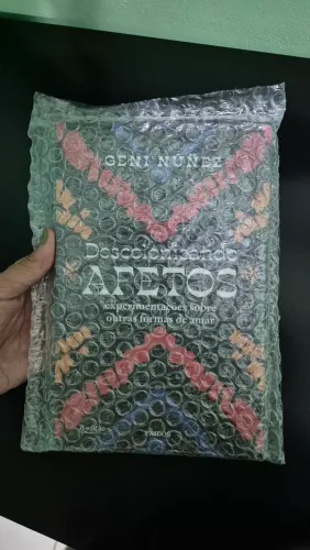 Livro Descolonizando Afetos 