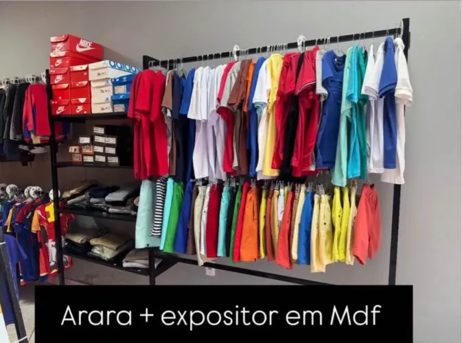 Arara + expositor 