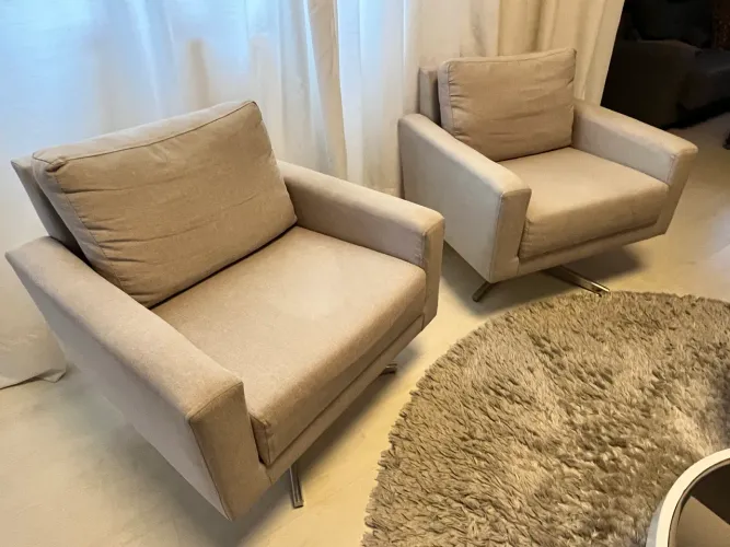 Kit 02 Poltronas Decorativas Base Giratória ótimo estado