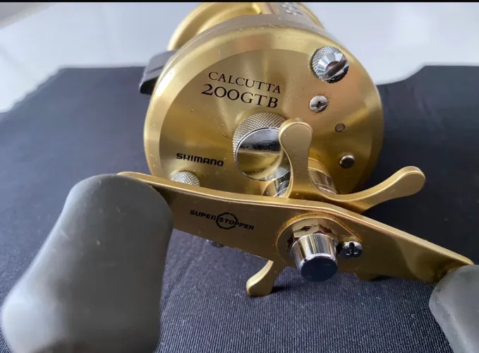 Carretilha Shimano Calcutá GTB 200
