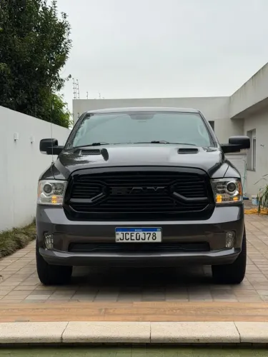 Ram Classic Laramie Night Edition 5.7 V8 16V Gasolina 4X4 Aut. 2022