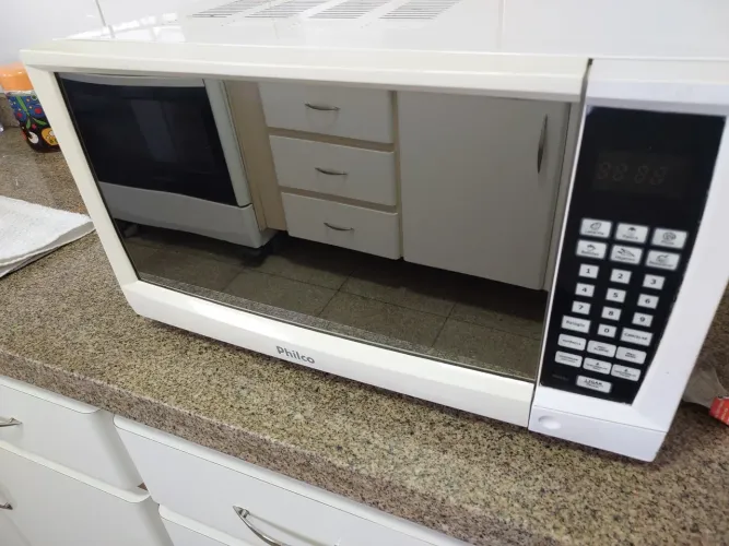 MICROONDAS PHILCO 20 LITROS ESTOU NA ZN BAIRRO PQ NOVO MUNDO 
