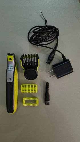 Barbeador e Aparador de Pelos Philips One Blade