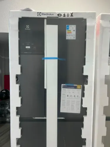 Geladeira Electrolux Frost Free Inverter 596L AutoSense 3 Portas Cor Preto Inox nova<br>