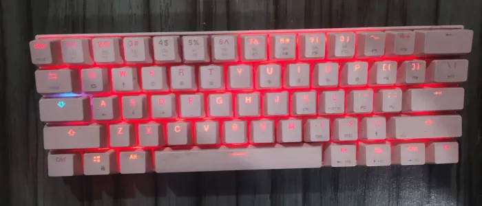 Teclado mecânico 60% e fone gamer