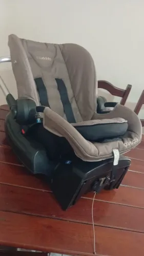 Carrinho de bebê ,mais cadeira para
