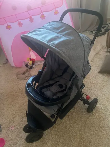 Carrinho de bebê seminovo