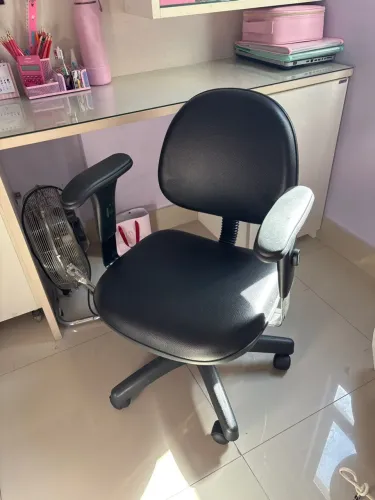 Cadeira de escritório preta 