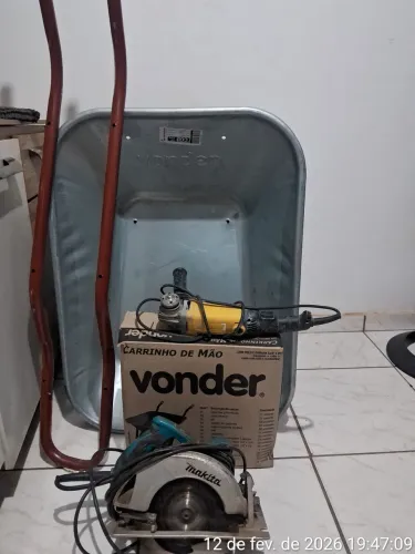 Carrinho de Mão Novo com Serra Circular e Lixadeira semi novo