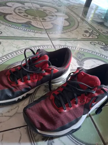 Vendo esse tênis Nike precision 6