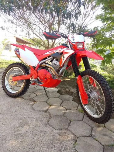 CRF 250f muito nova