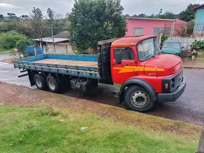 VENDE-SE MERCEDES-BENZ 2013 - ANO 1980