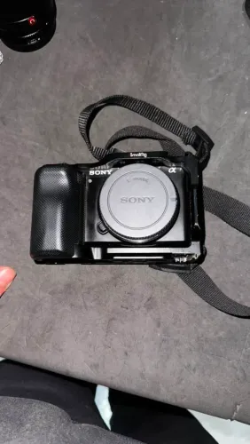 KIT SONY ZVE-10 + LENTE VILTROX 56mm + 3 BATERIAS