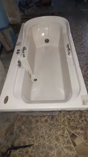 Vendo banheira de hidromassagem sem uso, nova.