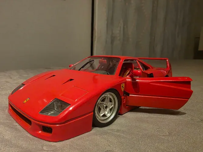Miniatura f40 escala 1:18