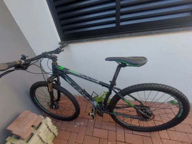 Bicicleta- mountain bike aro 29