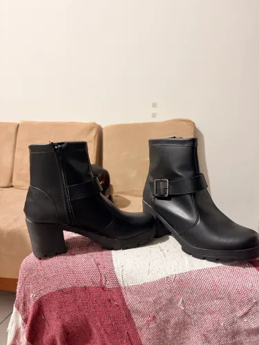 BOTA SALTO ALTO PRETA