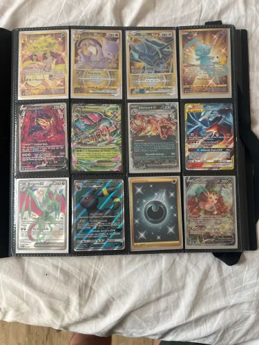 Álbum Pokémon 99+ Raras! Leafeon Alt Art, Mew/Mewtwo Dourados + Carta de 2002