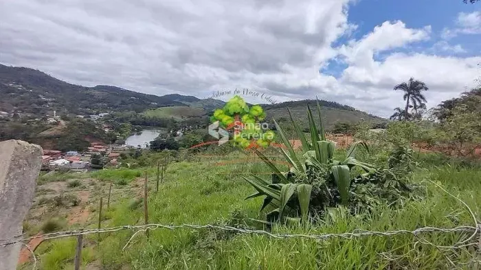 Imóvel para venda tem 2040m² em Centro - Simão Pereira - MG