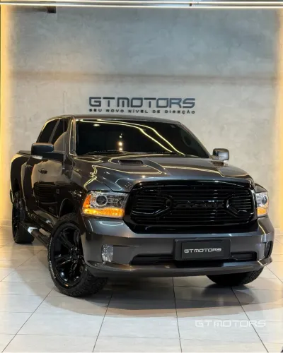 Ram Classic Laramie Night Edition 5.7 V8 16V Gasolina 4X4 Aut. 2022
