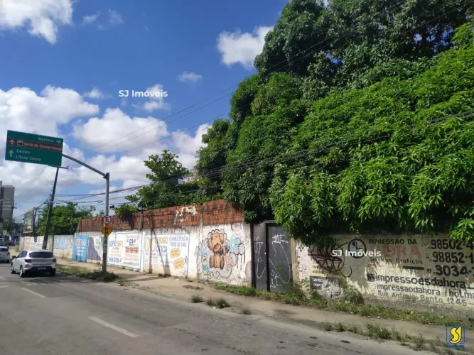 Terreno amplo em frente à UECE, na Silas Munguba