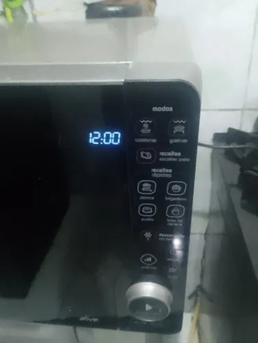 Microondas Brastemp ative com porta espelhada com grill e indução
