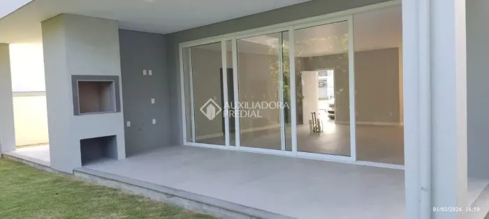 CASA ALTO PADRÃO CONDOMÍNIO FECHADO EM RATONES.