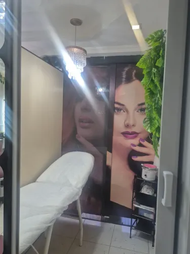 Preciso de depiladora, podologa ou esteticista , com clientela. 