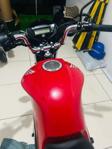 Vende-se 8mil 