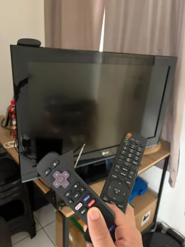 Televisão LG 32'' C/ Roku TV (aparelho)