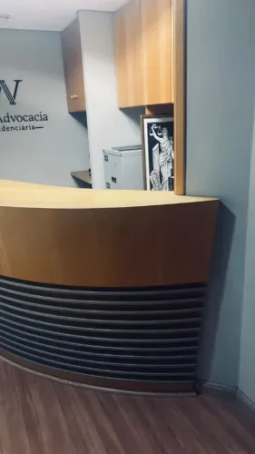 Excelente sala com 33,34m2 de frente, na Assis Brasil, Passo D'areia, semi-mobiliado