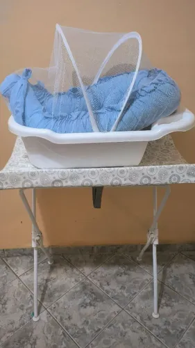 Ninho redutor e banheira com trocador