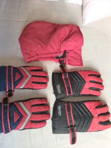 2 pares de Luvas de neve + Gorro com velcro (preço de desapego)