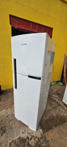 Geladeira Brastemp frost free 380L gelando perfeitamente usada marcas de uso