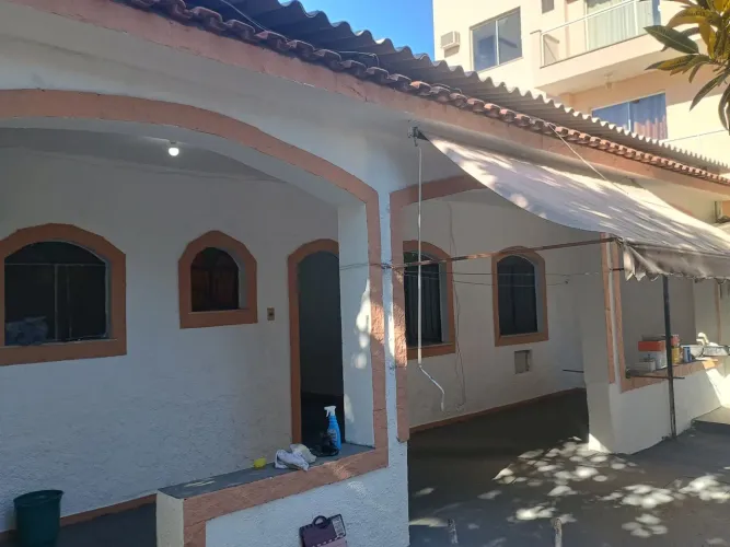 Casa de fundos, bem localizada, silenciosa e aconchegante.