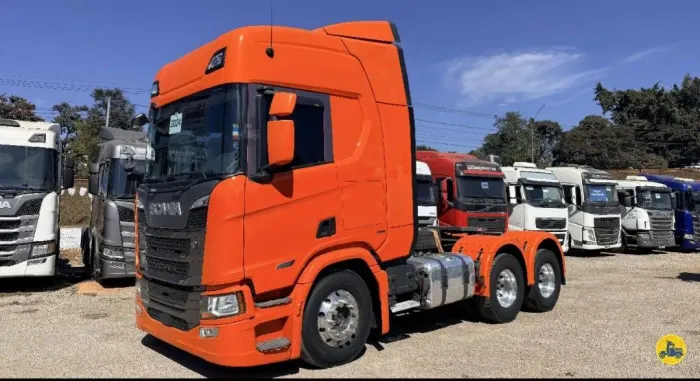 SCANIA R-460 SUPER 6x2<br>2024/2024<br>CABINE RH (TETO ALTO)