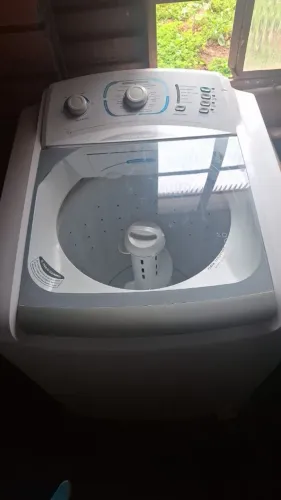 Máquina de lavar roupa usada