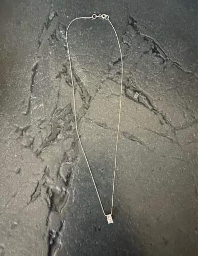Colar de ouro branco com diamante