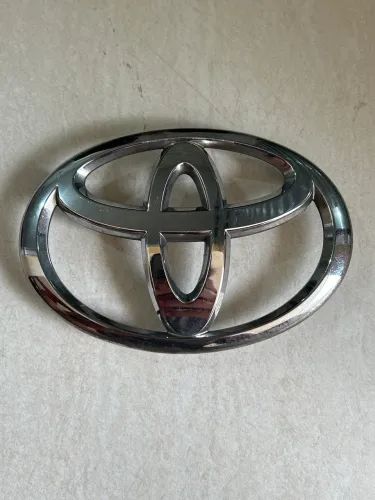 Emblema grade dianteira original Toyota Etios, Corolla, Hilux
